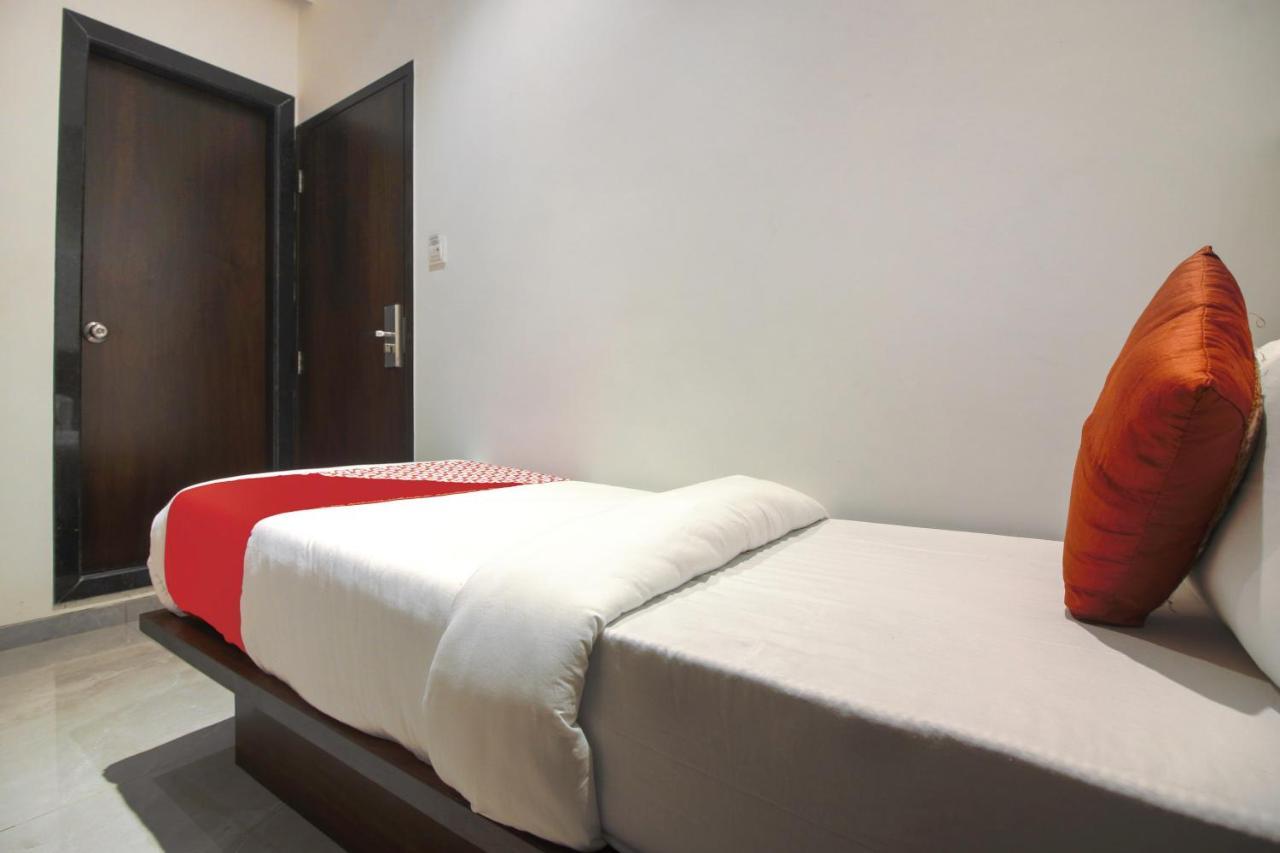 โอโย 75540 โฮเทล ฟลอรา สวีท Hotel มุมไบ ภายนอก รูปภาพ