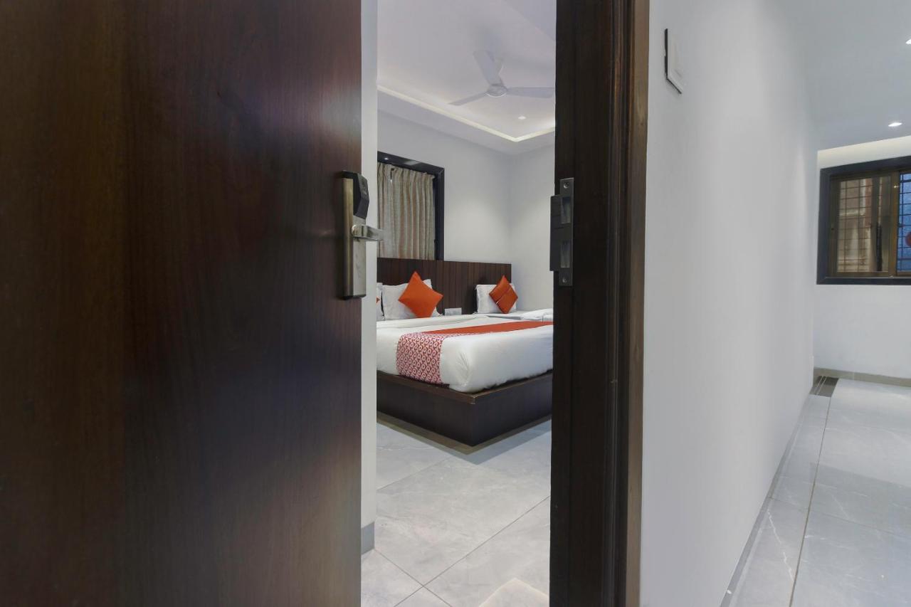 โอโย 75540 โฮเทล ฟลอรา สวีท Hotel มุมไบ ภายนอก รูปภาพ