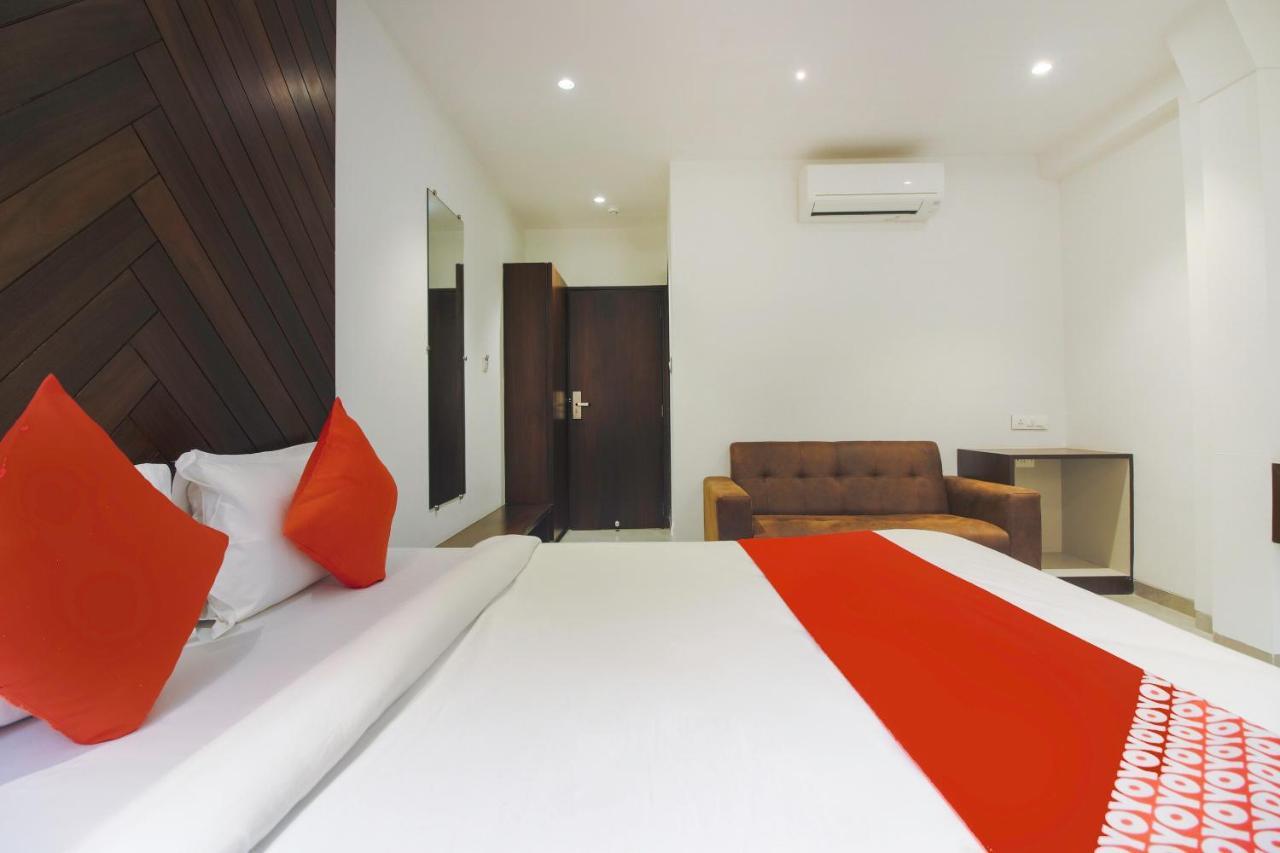 โอโย 75540 โฮเทล ฟลอรา สวีท Hotel มุมไบ ภายนอก รูปภาพ